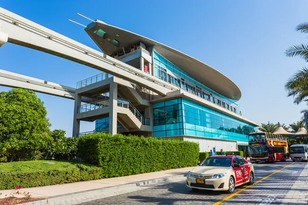 Monorail station on a man-made island Palm Jumeirah — Stock Photo, Image