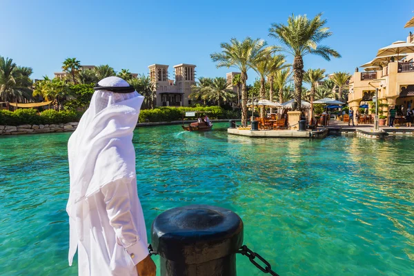 Das berühmte Hotel- und Touristenviertel Madinat Jumeirah — Stockfoto