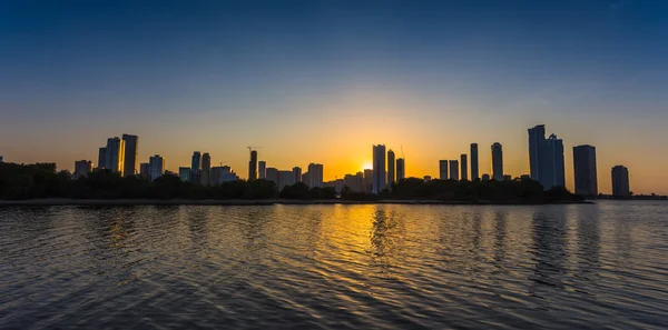 Şarja city.uae içinde gökdelenler. — Stok fotoğraf