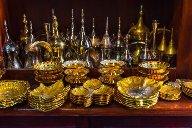 satır parlak geleneksel kahve kap ve lamba