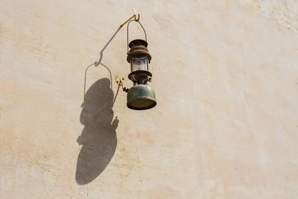 Arab street lantaarns in de stad dubai — Stockfoto