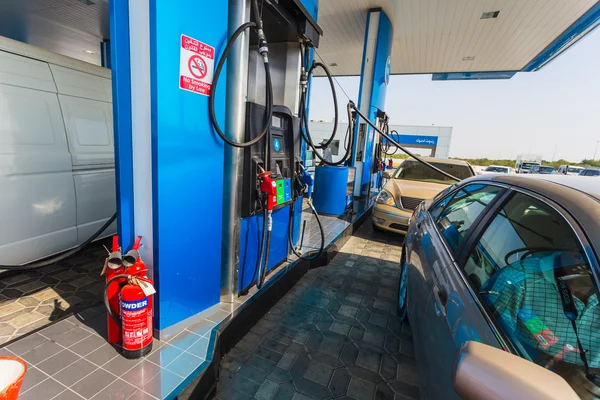 O posto de gasolina Emarat em Sharjah City — Fotografia de Stock