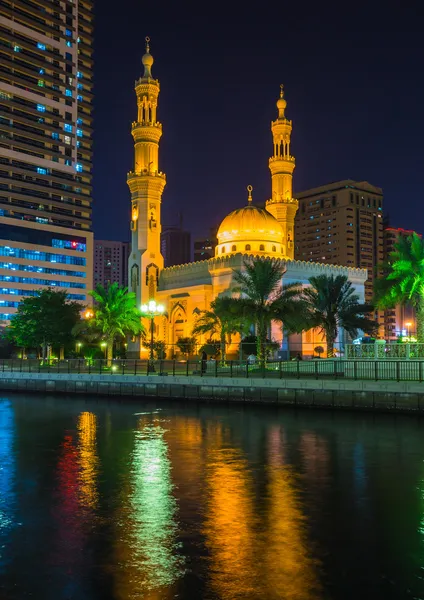 Mezquita Al Noor en Sharjah por la noche —  Fotos de Stock