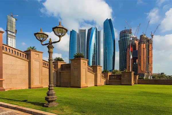 Skyscrapers in Abu Dhabi, UAE — Stock Photo, Image