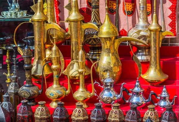 Row of shiny traditional coffee pots and lamp — Stock Photo, Image