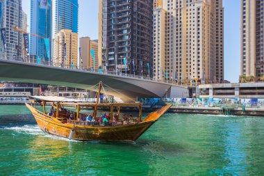 yüksek binaları ve sokakları Dubai, Birleşik Arap Emirlikleri