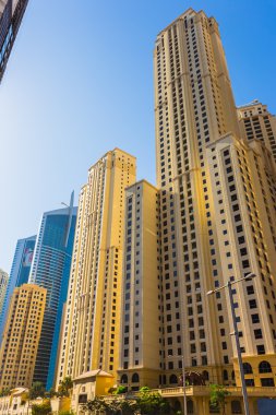 yüksek binaları ve sokakları Dubai, Birleşik Arap Emirlikleri