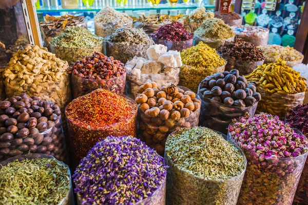 Dried herbs spices in the spice souq at Deira — Stock Photo, Image