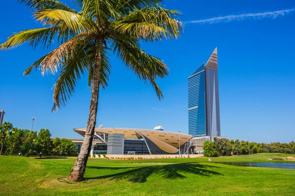 Edificios y calles de gran altura en Dubai, EAU — Foto de Stock