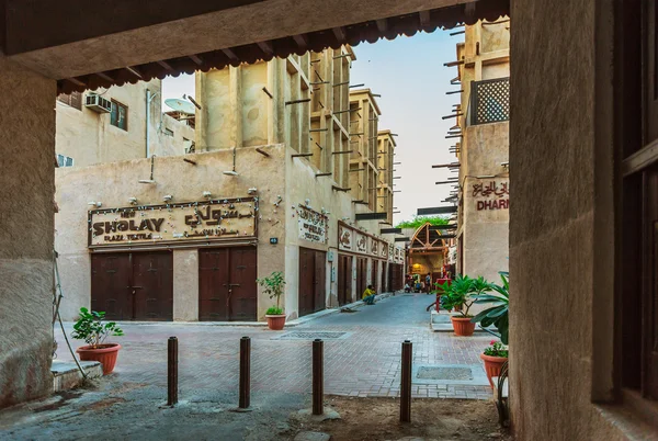 Арабская улица в старой части Дубая — стоковое фото
