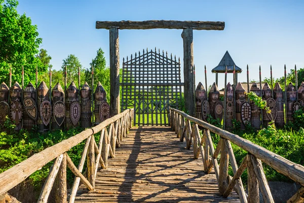 Ponte de madeira velha — Fotografia de Stock