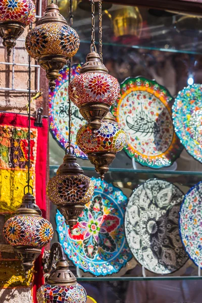 Arab street lantaarns in de stad dubai — Stockfoto