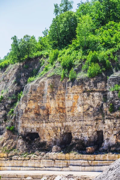 Grottes pour l'extraction de calcaire — Photo