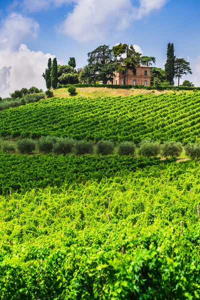 Landschaft mit Haus in Italien — Stockfoto