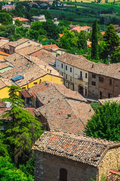 Landschap met toscana dorp — Stockfoto