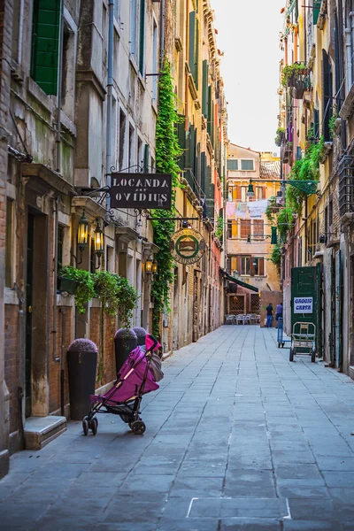 Narrow canal — Stock Photo, Image