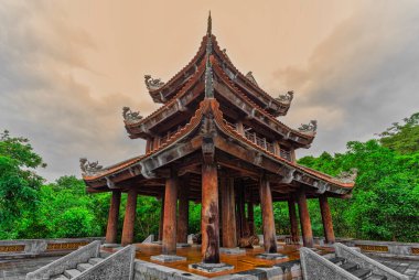 Vietnam 'daki Budist tapınağı, Vininci adası, Nha Trang