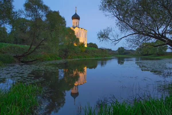 Церква Взаємодії Нерлі Ввечері Перед Заходом Сонця — стокове фото