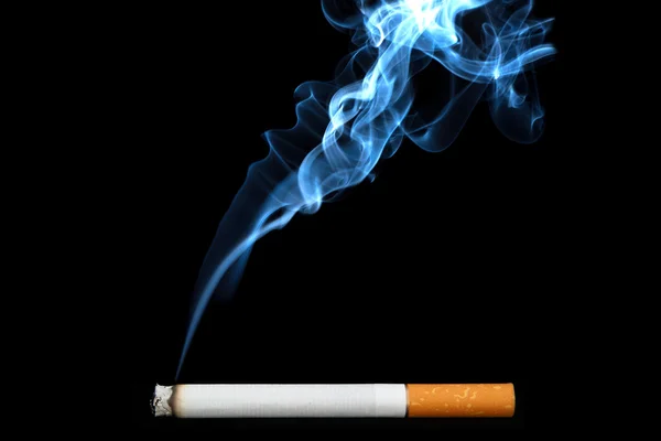 Objekt na černém - cigareta — Stock fotografie