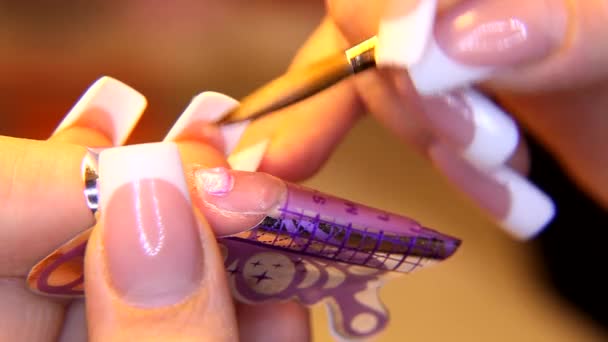 Красота студии, маникюр ногтей — стоковое видео