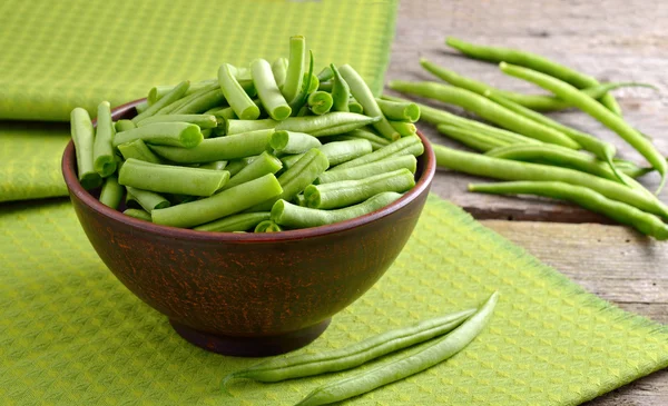 Zelené fazolky v míse — Stock fotografie