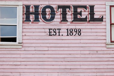 pembe tarihi otel ahşap dış cephe siding boyalı