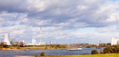 mavna üzerinde nehir Ren duisburg Almanya Avrupa