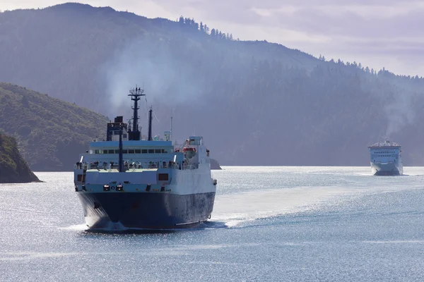 Dois ferries de carro em Marlborough Sounds Nova Zelândia — Fotografia de Stock