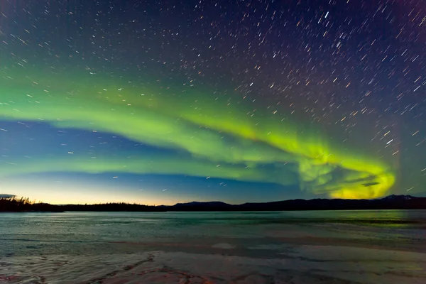 Northern Lights and morning dawn over frozen lake — Stock Photo, Image
