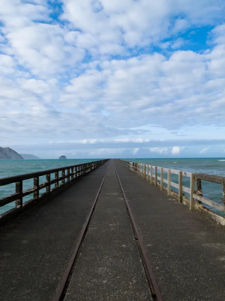 Tolaga bay wharf najdłuższego molo w Nowej Zelandii — Zdjęcie stockowe