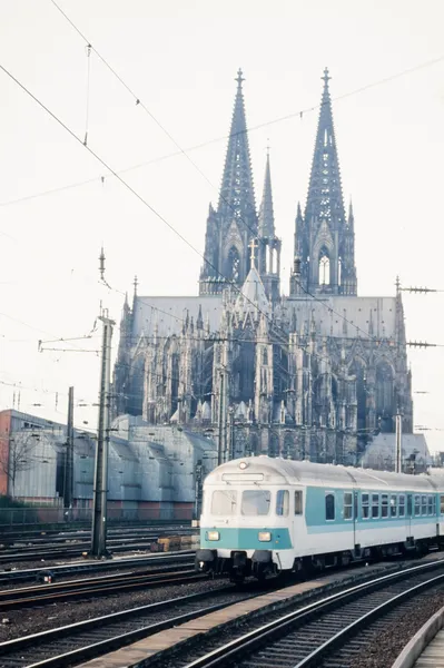 Train passing Cologne Cathedral Germany Europe — Stock Photo, Image