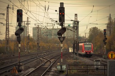 Mobil fotoğraf sesi kırmızı tren demiryolu parça