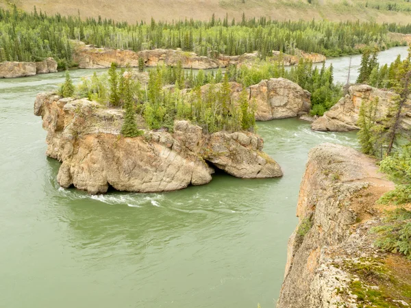 Fünf-Finger-Stromschnellen Felsen Yukon Fluss yt Kanada — Stockfoto