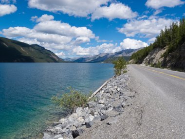 Alaska karayolu muncho Gölü prov park bc Kanada