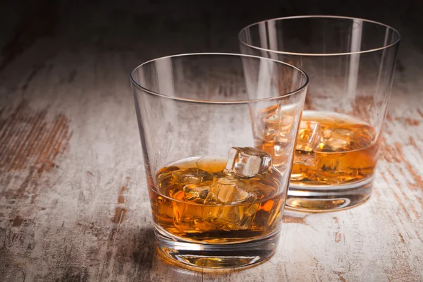 Dos vasos de whisky —  Fotos de Stock