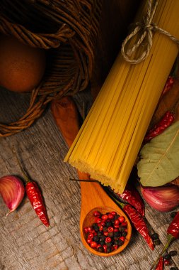 Makarna ve pişirme malzemeleri