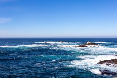 Deniz kıyısının güzel manzarası