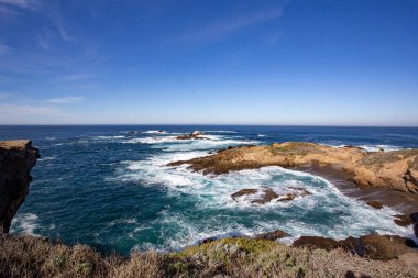 Deniz kıyısının güzel manzarası