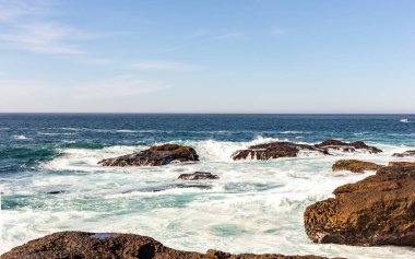 Deniz kıyısının güzel manzarası