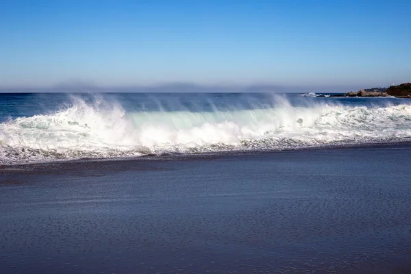 Wellen Krachen Auf Den Strand — Stockfoto