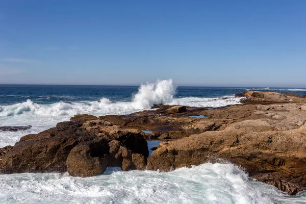 Deniz kıyısının güzel manzarası