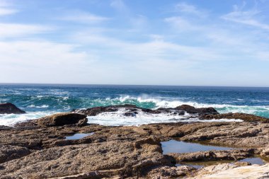 Deniz kıyısının güzel manzarası