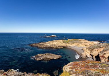 Deniz kıyısının güzel manzarası