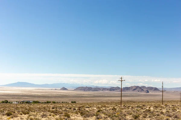 Bela Paisagem Com Uma Árvore Céu Azul — Fotografia de Stock