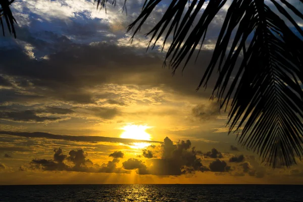 Coucher de soleil aux Maldives Photo De Stock