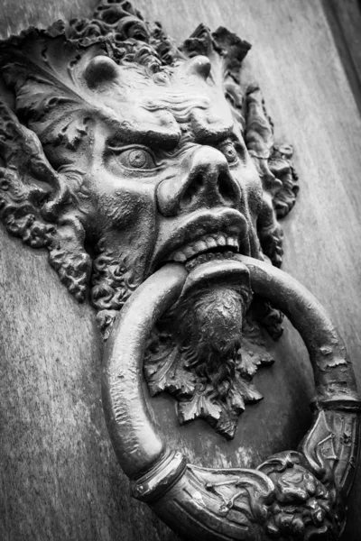 Devil Head Door Knocker — Stock Photo, Image