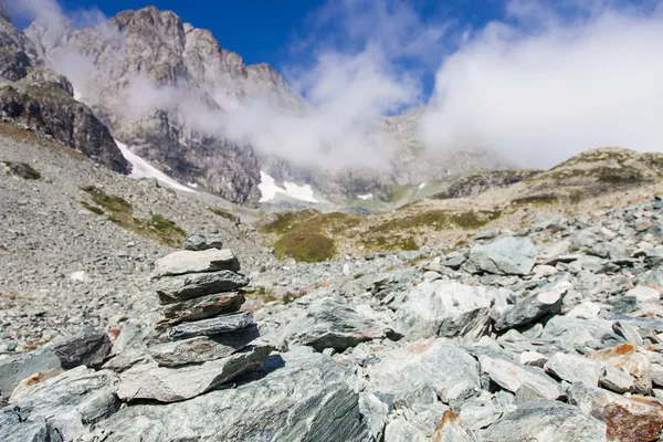 Cesta znamení na italské Alpy — Stock fotografie