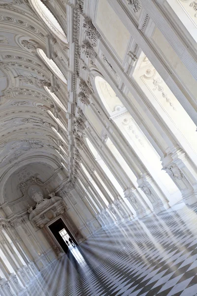 Италия - Королевский дворец: Galleria di Diana, Venaria — стоковое фото