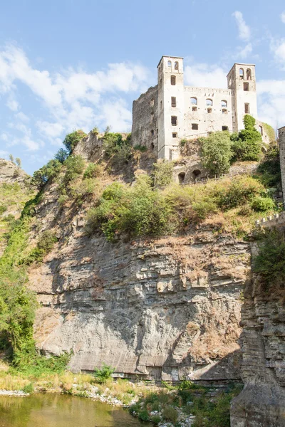 Dolceacqua středověký hrad — Stock fotografie