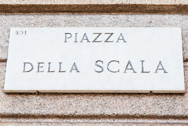 La scala Straßenschild — Stockfoto